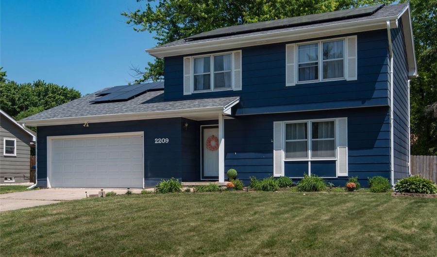 2209 4th St SW, Altoona, IA 50009 - 3 Beds, 3 Bath
