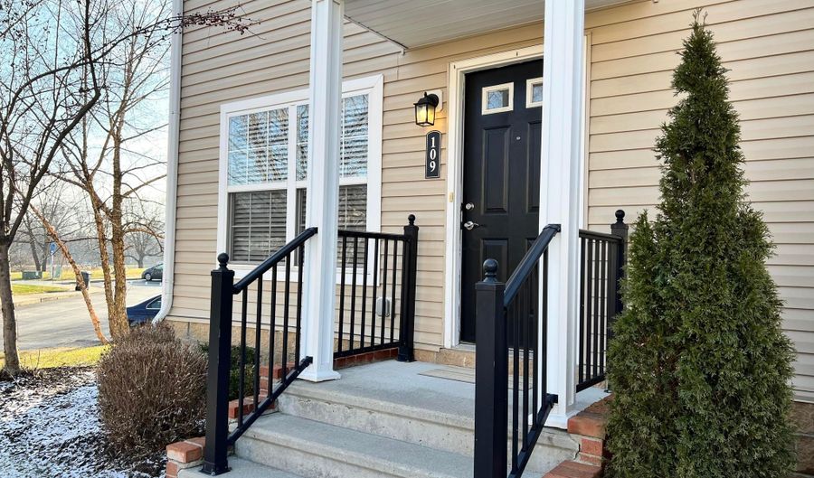109 Gifford Rd 32, Columbus, OH 43235 - 2 Beds, 3 Bath