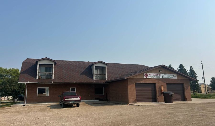 1001 Grimms Rd, Bottineau, ND 58318 - 5 Beds, 3 Bath