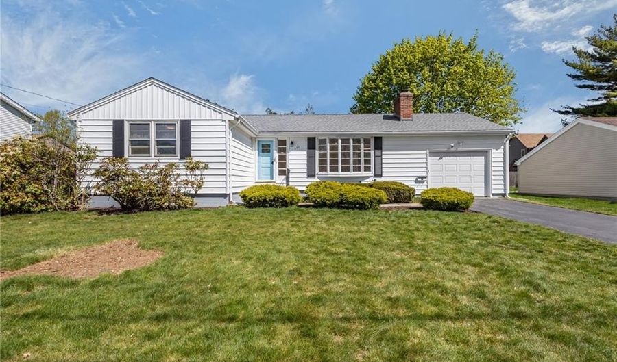 101 Bateman Ave, Cranston, RI 02920 - 3 Beds, 1 Bath