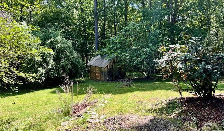 256 Cherokee Rdg, Athens, GA 30606 - 5 Beds, 3 Bath