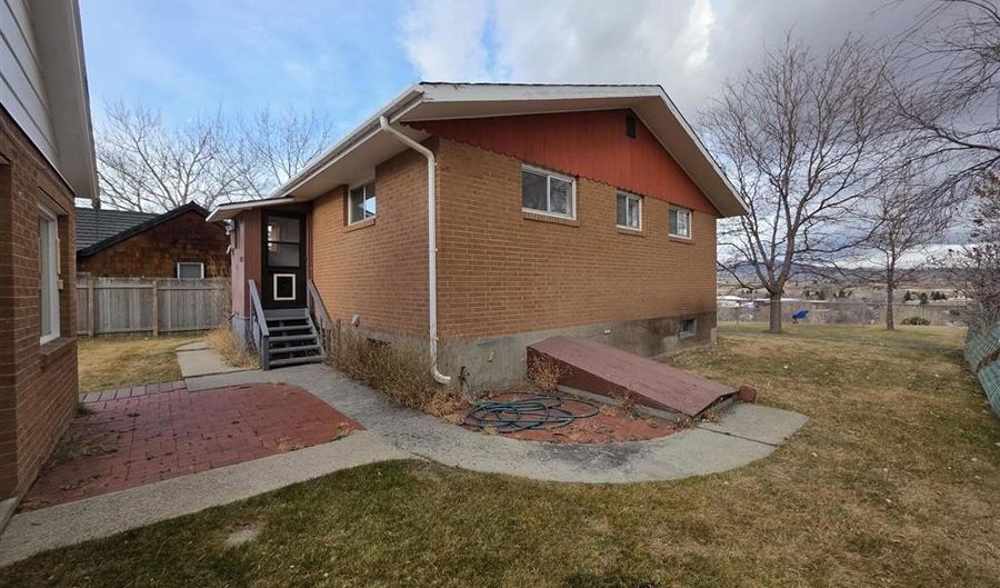 1007 View St, Cody, WY 82414 - 3 Beds, 1 Bath