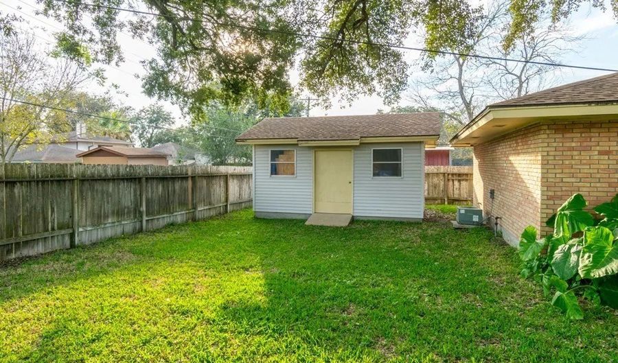 1118 Lincoln, Alice, TX 78332 - 4 Beds, 3 Bath