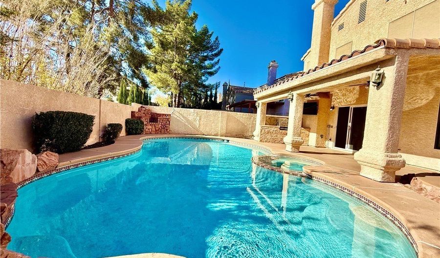 10001 Coral Sands Dr, Las Vegas, NV 89117 - 4 Beds, 3 Bath