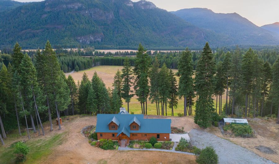 58250 Hwy 200, Clark Fork, ID 83811 - 6 Beds, 4 Bath