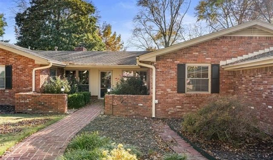 941 SE Paddock Ct, Bartlesville, OK 74006 - 4 Beds, 3 Bath