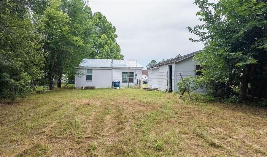 313 W Texas Avenue St, Anadarko, OK 73005 - 2 Beds, 2 Bath