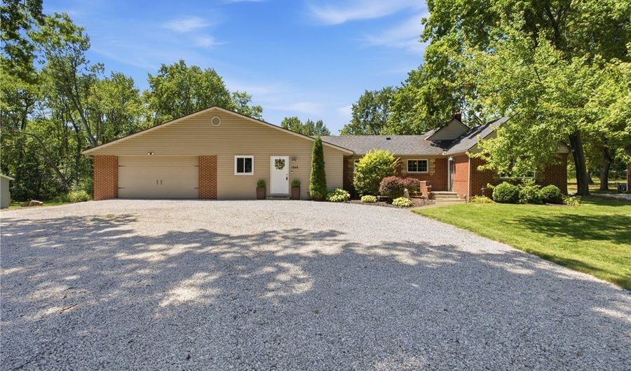 1846 Edwards Dr, Akron, OH 44306 - 3 Beds, 2 Bath