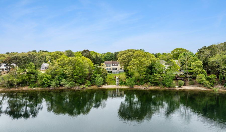 376 Flint St, Barnstable, MA 02630 - 3 Beds, 3 Bath