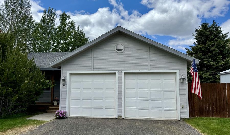 261 Sunrise Ranch Rd, Bellevue, ID 83313 - 3 Beds, 2 Bath