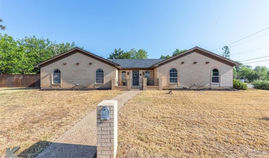 2402 Stonecrest Dr, Abilene, TX 79606 - 3 Beds, 2 Bath