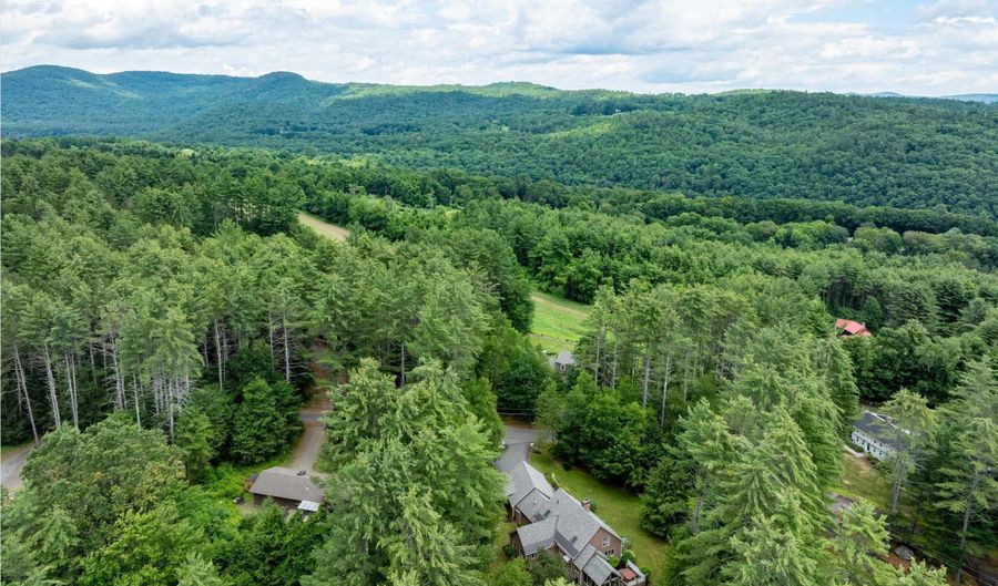 395 Hillwinds Rd, Brattleboro, VT 05301 - 4 Beds, 3 Bath
