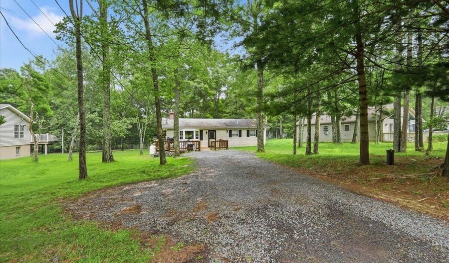 648 S Old Stage Rd, Albrightsville, PA 18210 - 3 Beds, 1 Bath