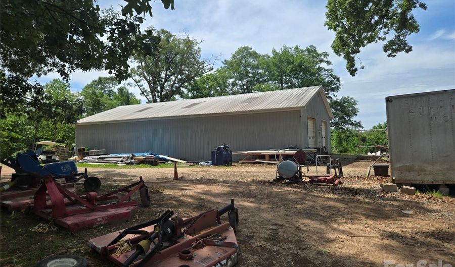 1127 N Mountain St, Blacksburg, SC 29702 - 4 Beds, 1 Bath