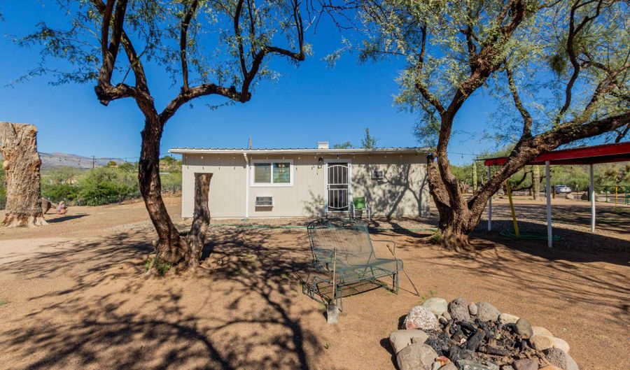 33450 S RIVER BEND Rd, Black Canyon City, AZ 85324 - 2 Beds, 1 Bath