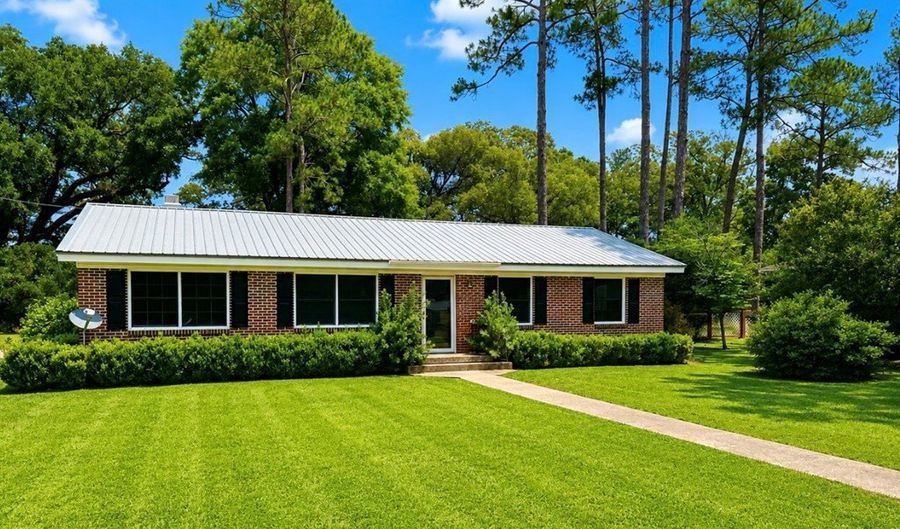 1501 Botts St, Bainbridge, GA 39819 - 3 Beds, 2 Bath