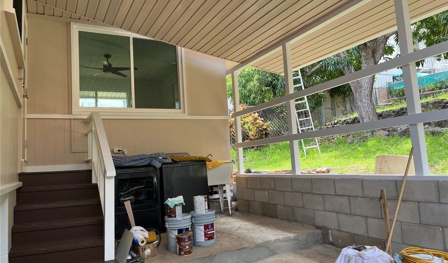 1341 Ekaha Ave upstairs, Honolulu, HI 96816 - 3 Beds, 1 Bath
