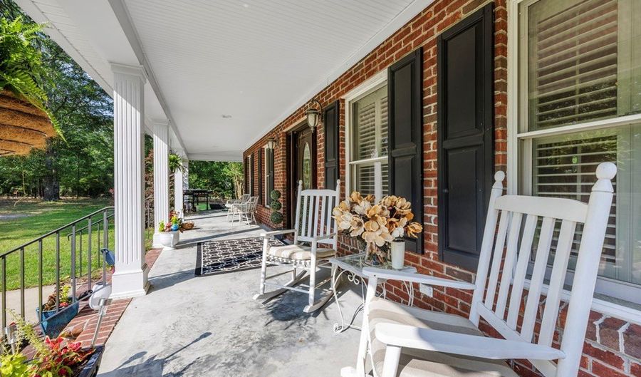 1368 Sunnyhill Dr, Camden, SC 29020 - 4 Beds, 4 Bath