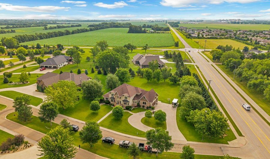 2410 Quail Run Blvd, Aberdeen, SD 57401 - 5 Beds, 5 Bath