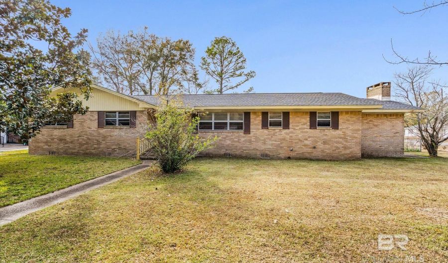 605 N Day Ave, Bay Minette, AL 36507 - 3 Beds, 3 Bath