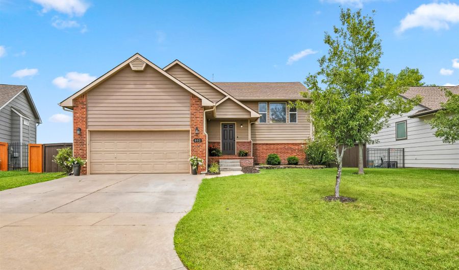 802 W Slate St, Andover, KS 67002 - 5 Beds, 3 Bath