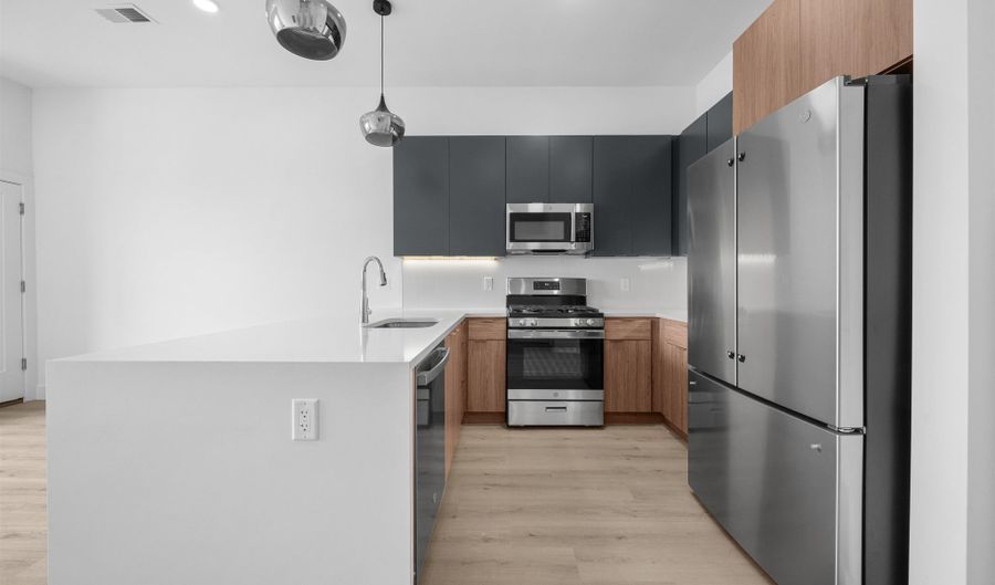17 AVENUE E 505, Bayonne, NJ 07002 - 1 Beds, 1 Bath
