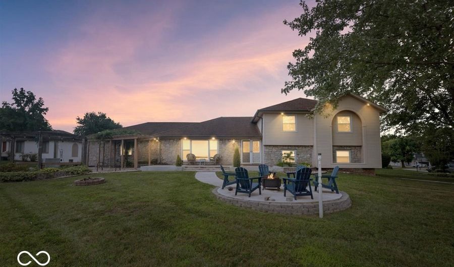 655 Yosemite Dr, Indianapolis, IN 46217 - 5 Beds, 3 Bath