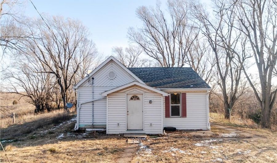 5723 Trego Rd, Atchison, KS 66002 - 3 Beds, 1 Bath