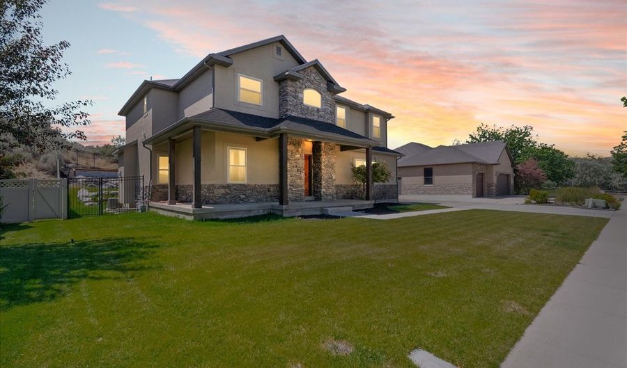 1079 STONE FLY Dr, Bluffdale, UT 84065 - 6 Beds, 4 Bath