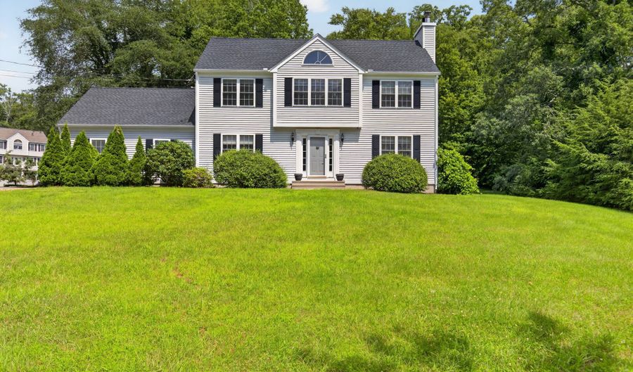 2 Oleander Dr, Clinton, CT 06413 - 3 Beds, 3 Bath