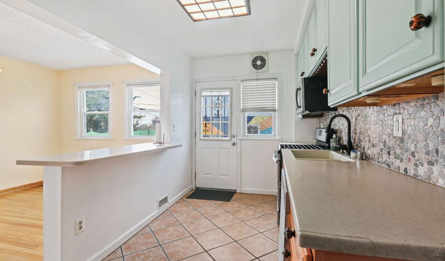 1647 WALTERSWOOD Rd, Baltimore, MD 21239 - 3 Beds, 2 Bath