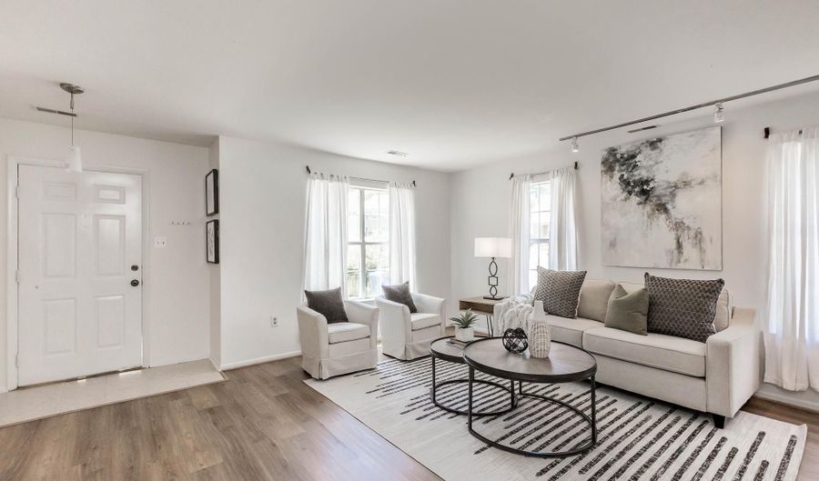 12051 GATEWATER Dr, Potomac, MD 20854 - 3 Beds, 1 Bath