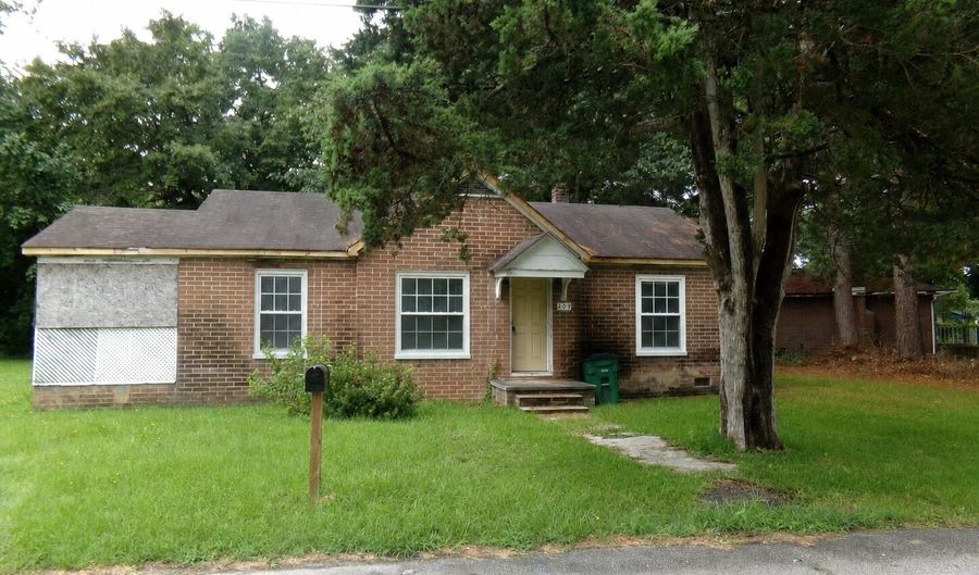 409 Munnerlyn St, Bishopville, SC 29010 - 3 Beds, 1 Bath
