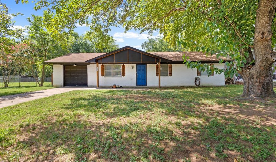 6204 Creek Crossing Rd, Alvarado, TX 76009 - 3 Beds, 2 Bath