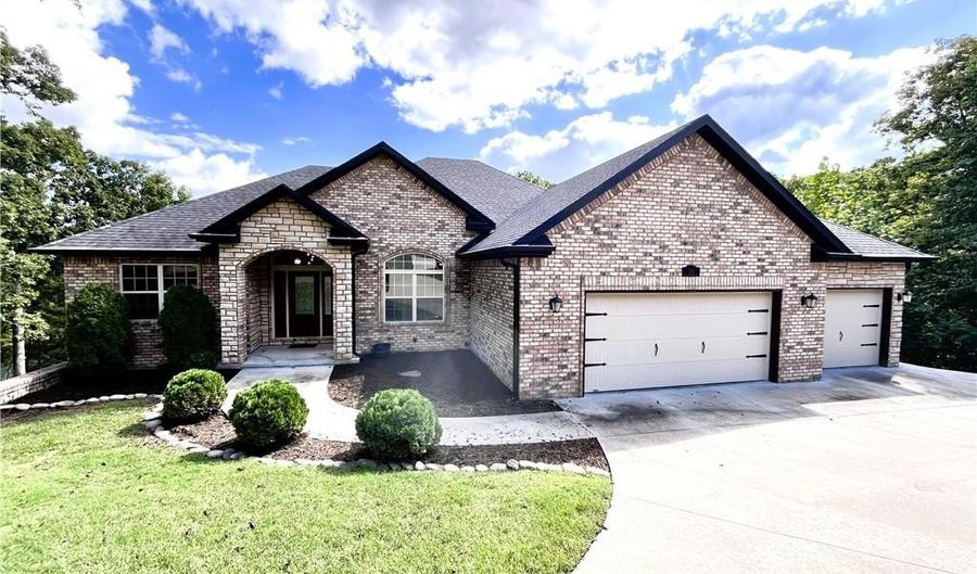 16 Carole Rae Ln, Bella Vista, AR 72714 - 4 Beds, 3 Bath