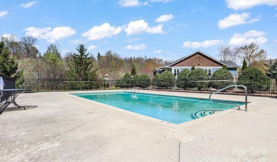 95 Creekside View Dr, Asheville, NC 28804 - 4 Beds, 3 Bath