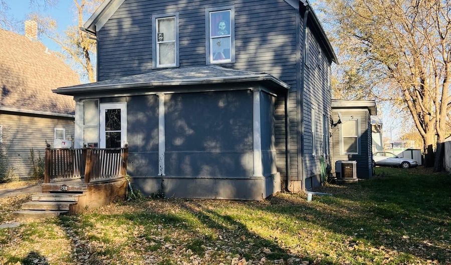 1533 S Grant St, Aberdeen, SD 57401 - 4 Beds, 2 Bath