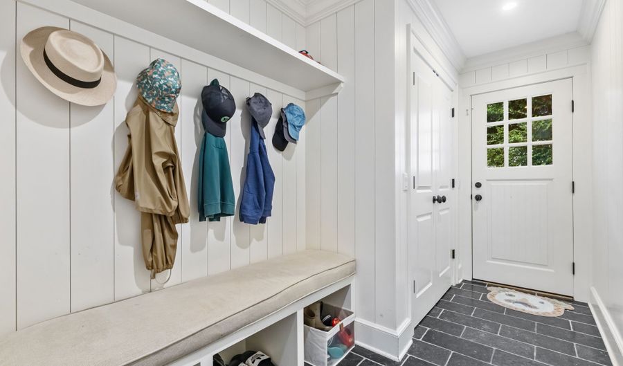 71 West Ave, Darien, CT 06820 - 5 Beds, 5 Bath