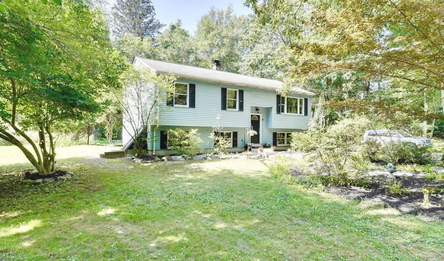 242 Herrick Rd, Brooklyn, CT 06234 - 2 Beds, 1 Bath