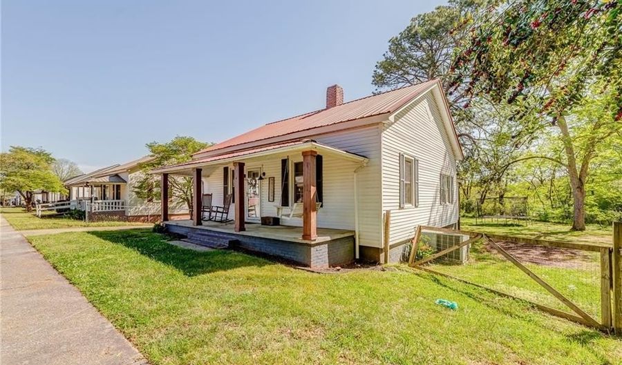 33 Elm St, Aragon, GA 30104 - 2 Beds, 1 Bath