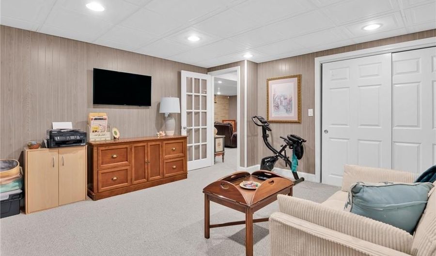 7 Daisy Ln, Coventry, RI 02816 - 2 Beds, 2 Bath