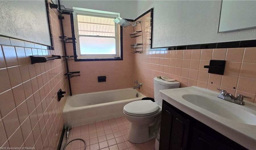 311 E Walnut St, Avon Park, FL 33825 - 2 Beds, 2 Bath