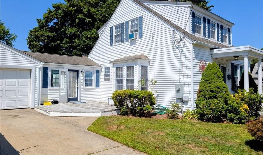 17 Stone Ave, Warwick, RI 02889 - 3 Beds, 3 Bath
