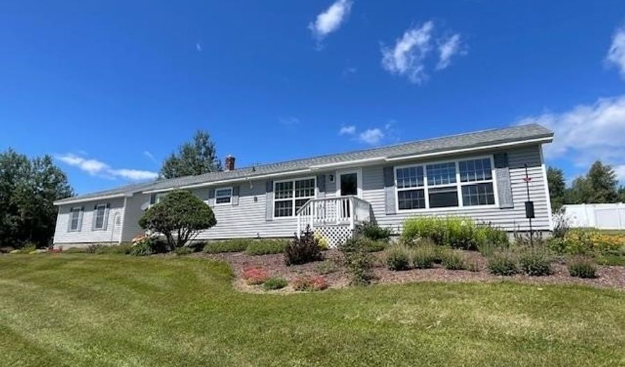 14 Grandview Dr, Berlin, NH 03570 - 2 Beds, 2 Bath