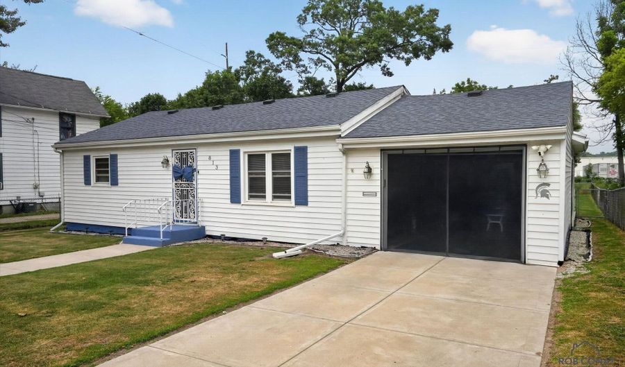 813 Barnes St, Albion, MI 49224 - 2 Beds, 1 Bath