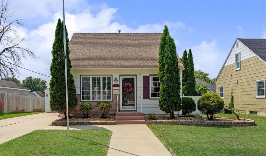 302 16th St SE, Austin, MN 55912 - 2 Beds, 2 Bath