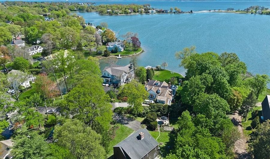 8 Seagate Rd, Darien, CT 06820 - 4 Beds, 3 Bath