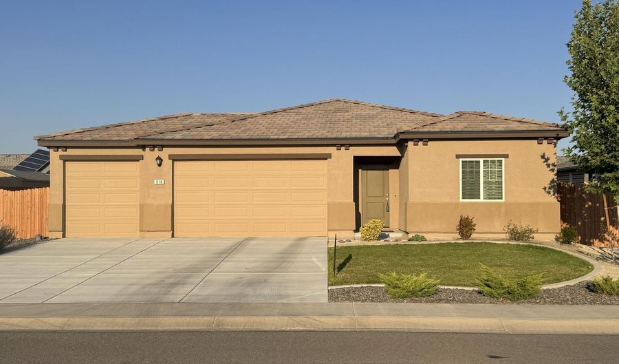 818 Karry Way, Fallon, NV 89406 - 3 Beds, 2 Bath