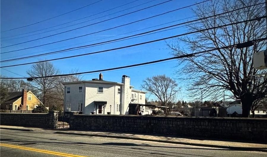 80 Phenix Ave, Cranston, RI 02920 - 9 Beds, 4 Bath