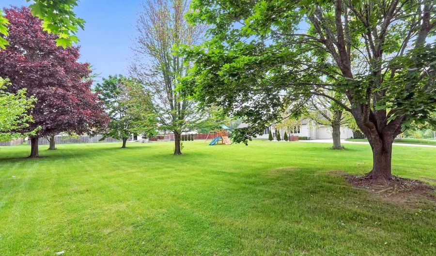 704 Redding Rd, Angola, IN 46703 - 3 Beds, 3 Bath